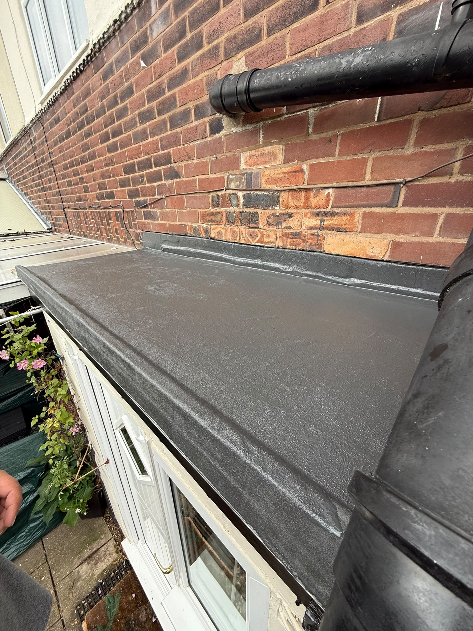 Flat roof installation